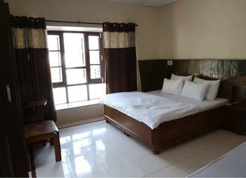 Goroomgo Hotel The Sojourn, Adharshila & Gulmohar Cottages Dharamsala Exterior photo